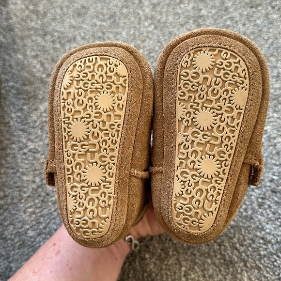 Toddler fleece lined UGG boots - Picture 3 of 5